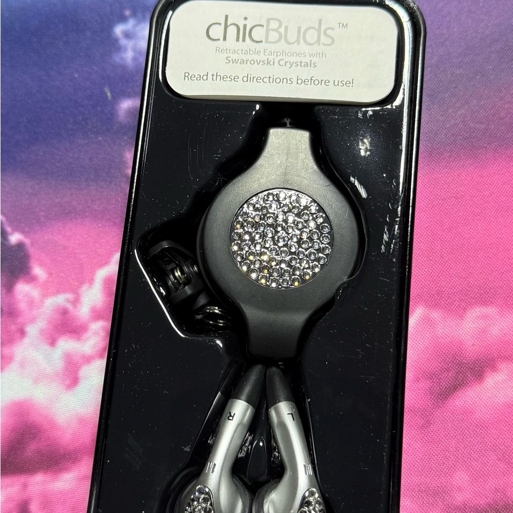 chicBuds Retractable Earphones